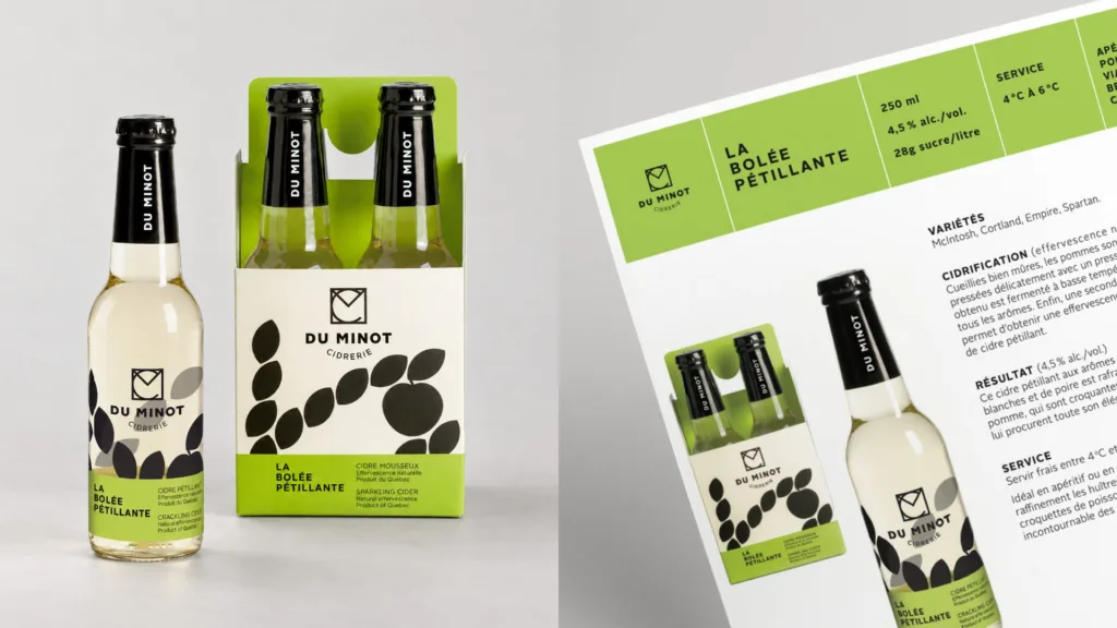 Bouteilles de cidre en emballage de quatre, à côté d'une fiche produit