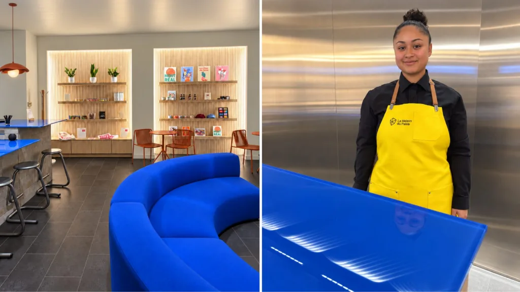 Banquette bleue de l'espace d'accueil et employée en tablier jaune